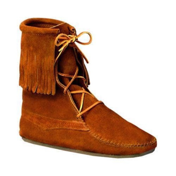 Minnetonka Shoes - Size 6's left! Minnetonka Tramper ankle hi boot